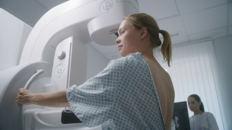Pacijentica na mamografiji, ilustracija