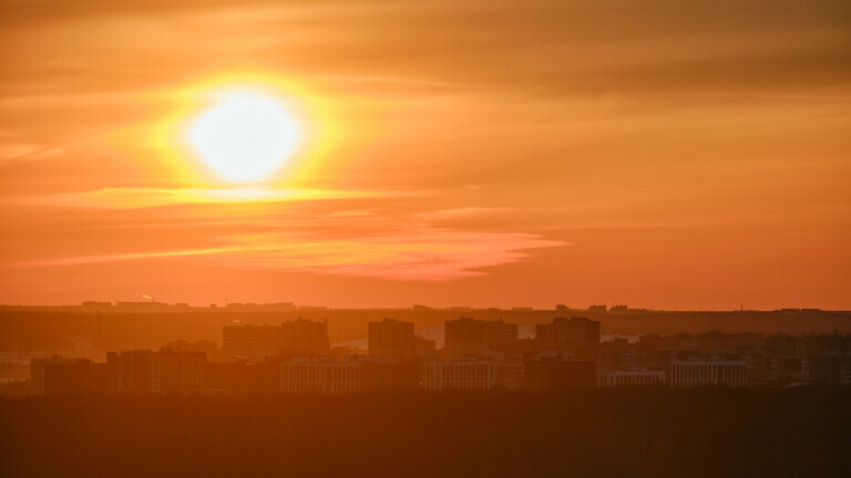 Sunce iznad grada, ilustracija