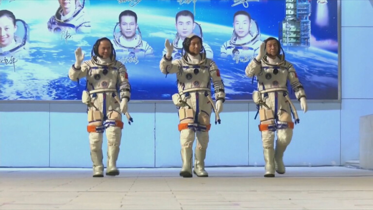 Kineski astronauti u svemiru