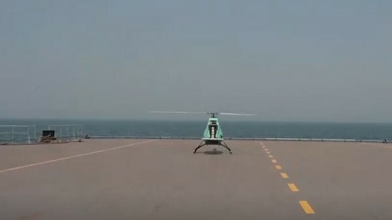 AR-500CJ slijeće na palubu mini nosača dronova