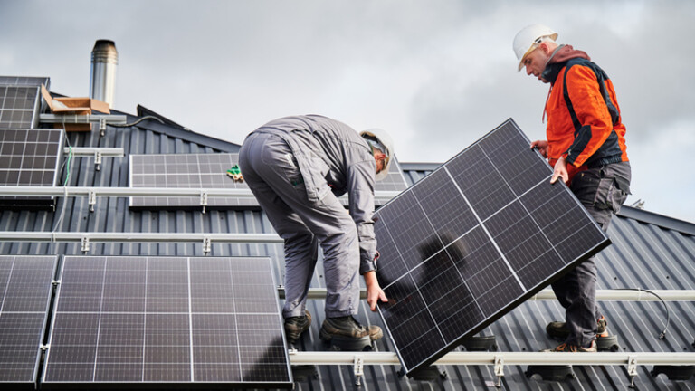 Ugradnja solarnih panela na krov