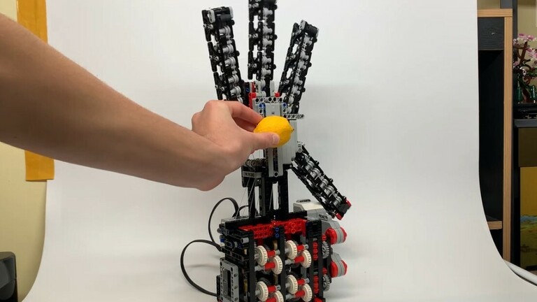 Robotska ruka od Lego kockica
