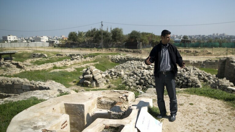 Palestinski aarheolog Fadel Al-Otol, arhiva