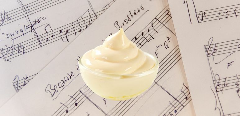 Majoneza na pozadini od kajdanke