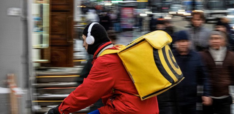 Dostavljač na biciklu