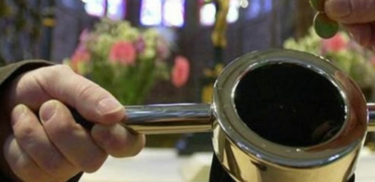 Prikupljanje milodara u crkvi