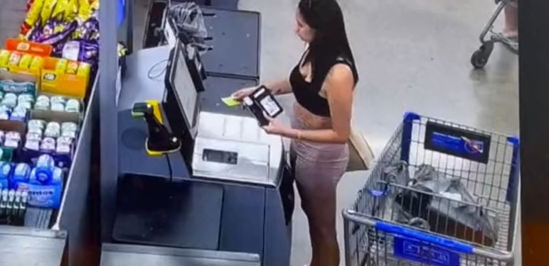 Žena na blagajni