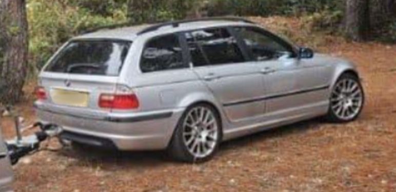 BMW s neobičnom prikolicom