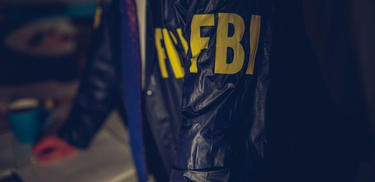 Agent FBI-ja u jakni