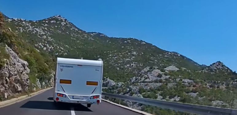 Pretjecanje s kamp prikolicom