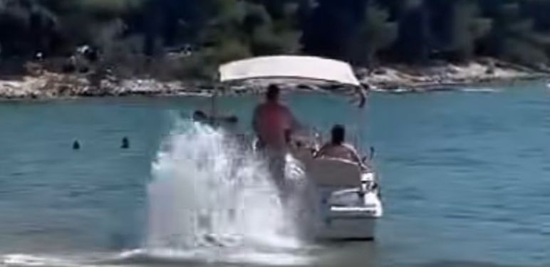 Brodica u plićaku