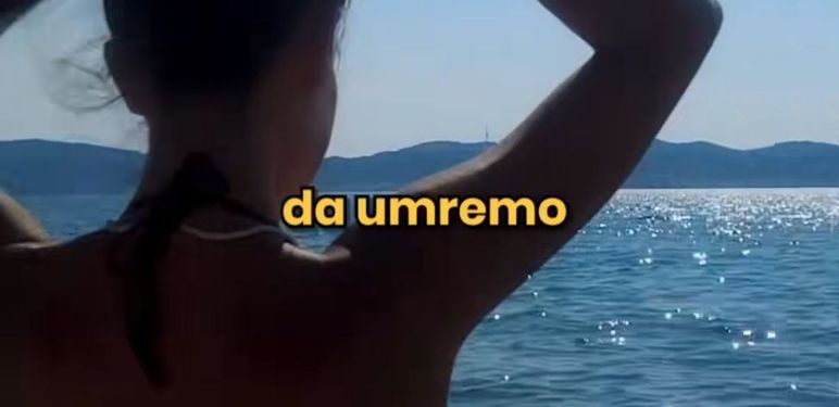 Djevojka na moru