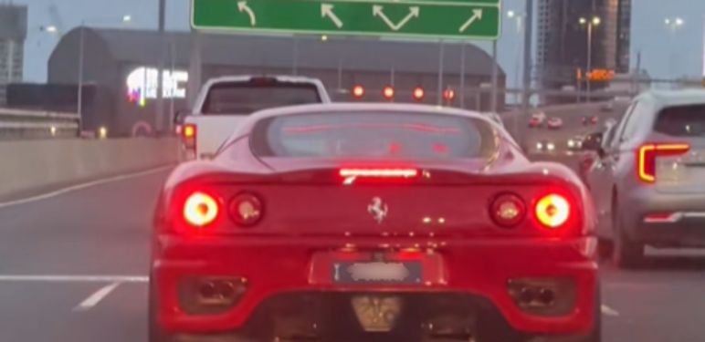 Neobično uređen Ferrari Spider 360