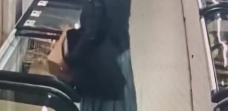 Gospođa pri krađi u trgovini