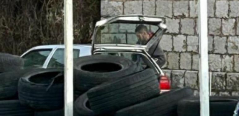 Improvizirano božićno drvce u Imotskom