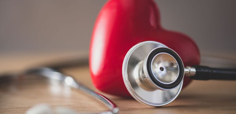 Maketa srca i stetoskop