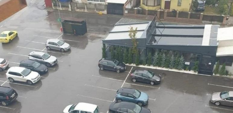 Neobičan detalj na parkiralištu ispred trgovine