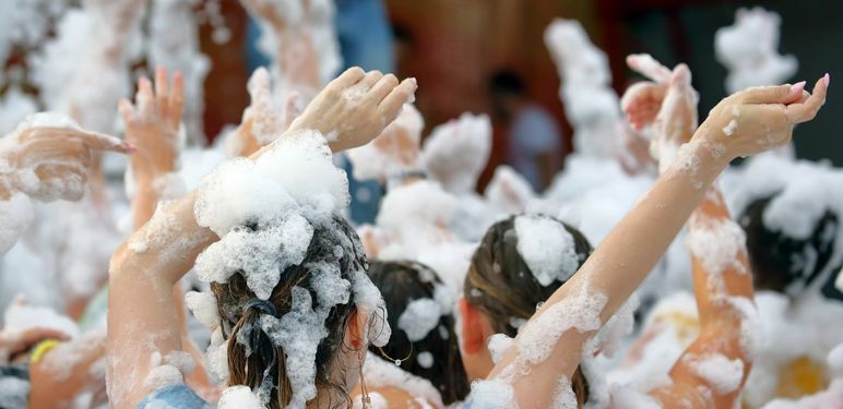 Pjena party u noćnom klubu