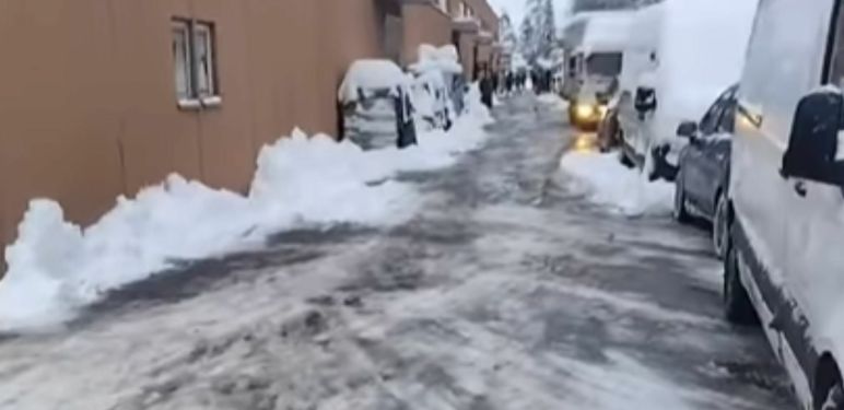 Parkiralište očišćeno od snijega s DIY ralicom