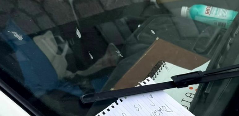 Smiješna poruka na automobilu