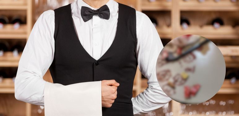 Konobar i slika nereda koji su gosti ostavili iza sebe