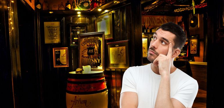 Britanski Pub i muškarac koji razmišlja