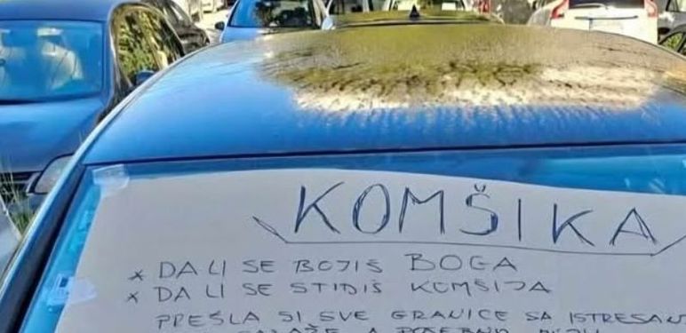 Poruka na autu