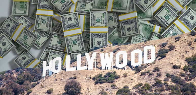 Brdo sa znakom Hollywood na pozadini od novca