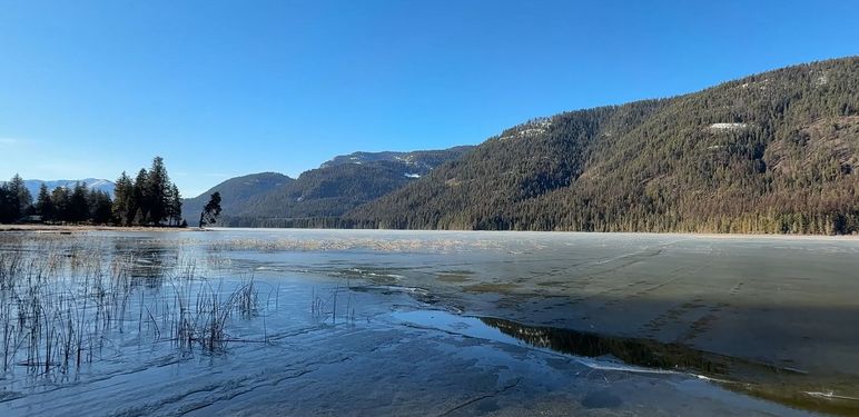 Zaleđeno jezero