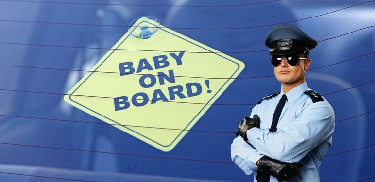 Naljepnica dijete u vozilu i policajac