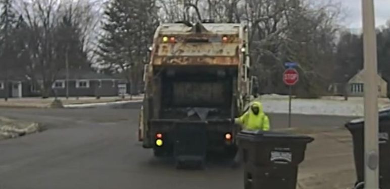 Kriminalac skriven u kanti za smeće