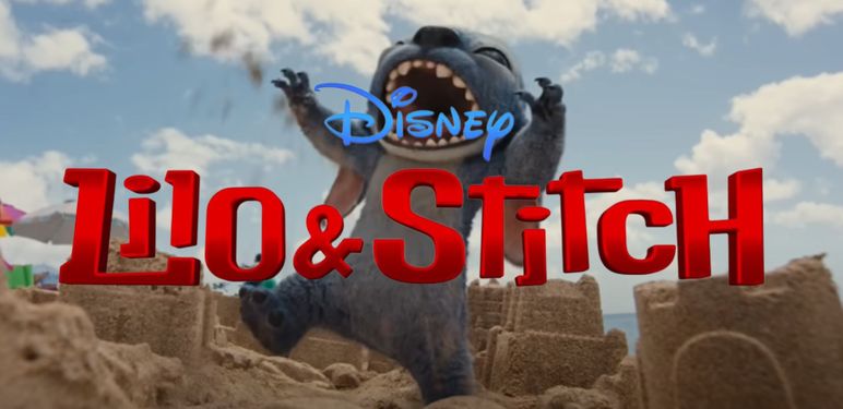 Stitch iz filma Lilo i Stitch na plaži i naslov filma