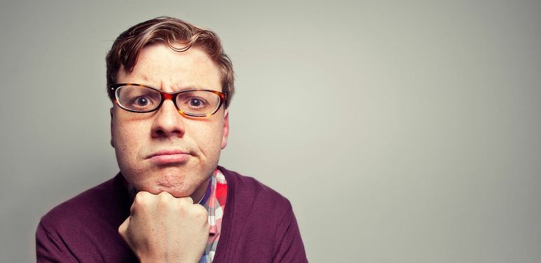 Intelektualac s naočalama