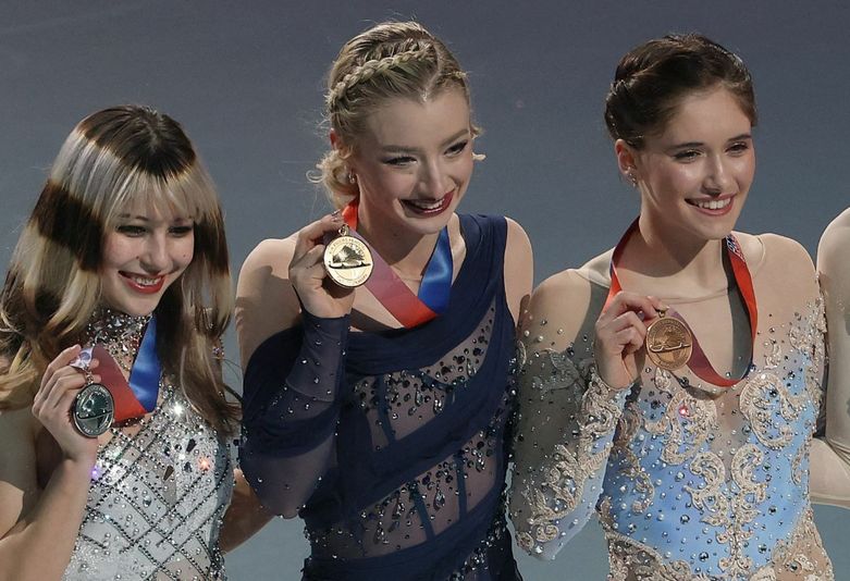 Amber Glenn, Alysa Liu i Isabeau Levito - 3