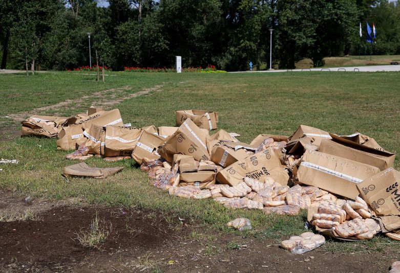 Sendviči razbacani na Bundeku - 5
