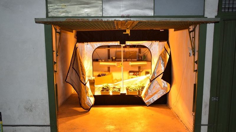 Zagrebačka policija pronašla improvizirani laboratorij u garaži (Foto: Zagrebačka policija)