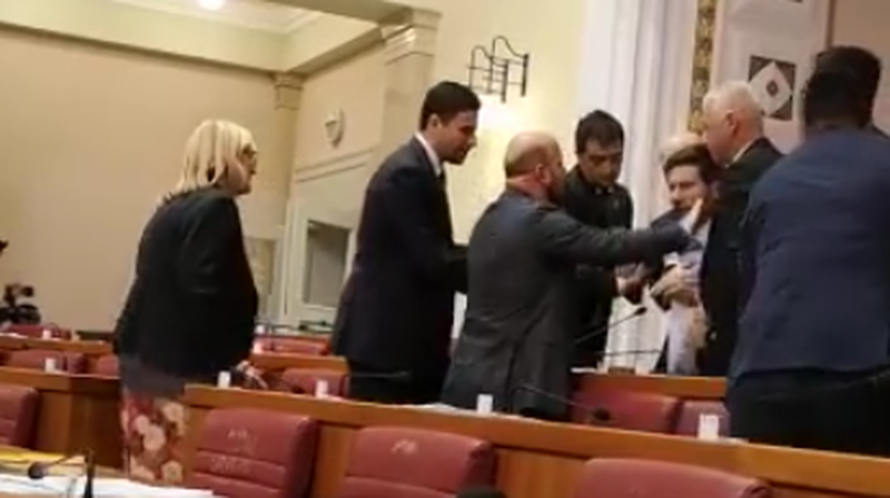 Incident u Saboru (Foto: Screenshot/Facebook/Ivan Pernar)