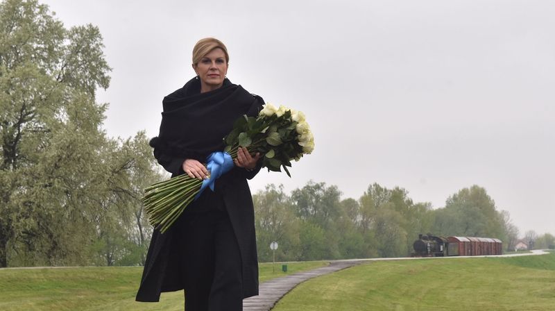 Kolinda Grabar-Kitarović u Spomen području Jasenovac (Foto: Ured predsjednice)