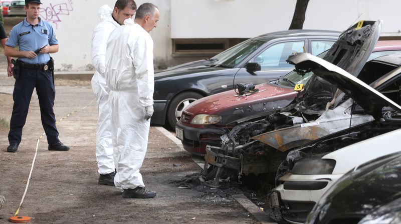 Požar automobila u Splitu - 1 (Pixsell, Miranda Cikotić)