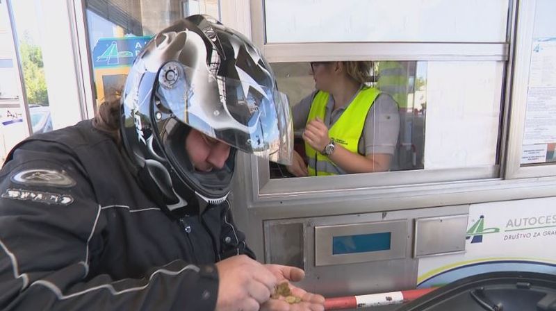 Bajkeri plaćaju kovanicama (Foto: Dnevnik.hr)