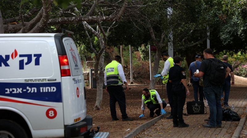 Palestinski napadač ubio dvoje ljudi u napadu nožem u IzraeluPalestinski napadač ubio dvoje ljudi u napadu nožem u Izraelu - 1