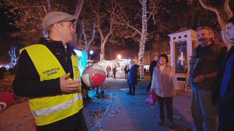 Juričan s nogometnom loptom