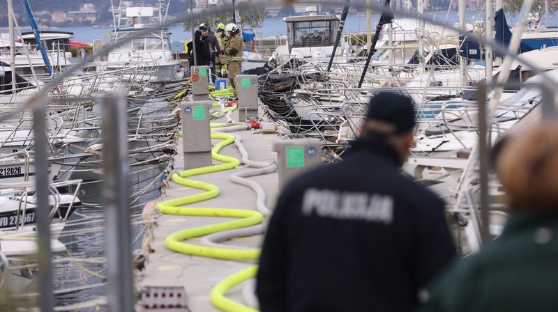 Požar brodica u lučici Spinut - 5
