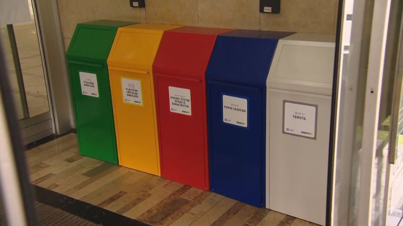 Kante za otpad (Foto: Dnevnik.hr)