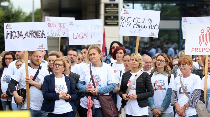 Prosvjed Preporoda zbog smanjenja plaća (Foto: Pixell)