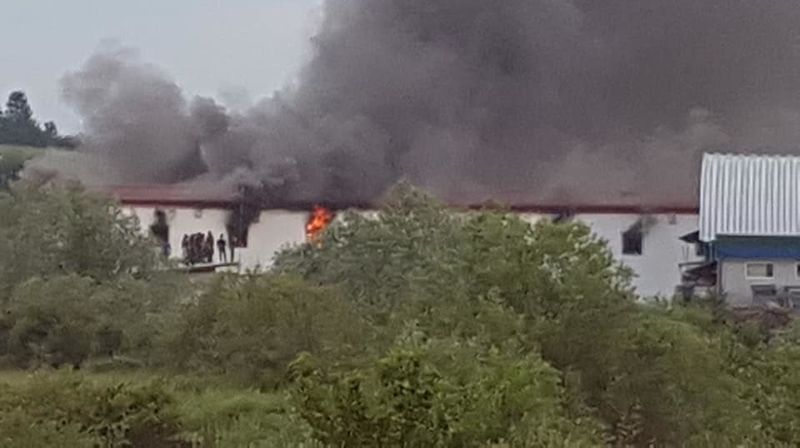 Požar u prihvatnom centru za mgiranti u Velikoj Kladuši (Foto: Facebook/Draga Zlaja Topčagić) - 1