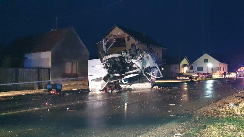 Teška prometna nesreća kod Nove Gradiške (Foto: Radiong.hr) - 4