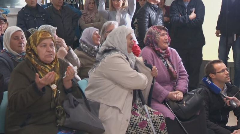 Obitelji žrtava u suzama nakon objave konačne presude Radovanu Karadžiću (Foto: DNEVNIK.hr) - 2