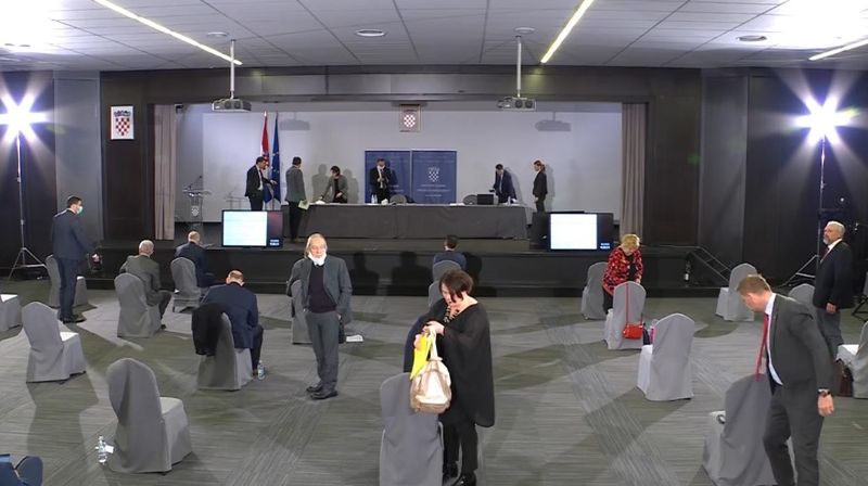 Sjednica Sabora u staroj Ininoj zgradi u Šubićevoj