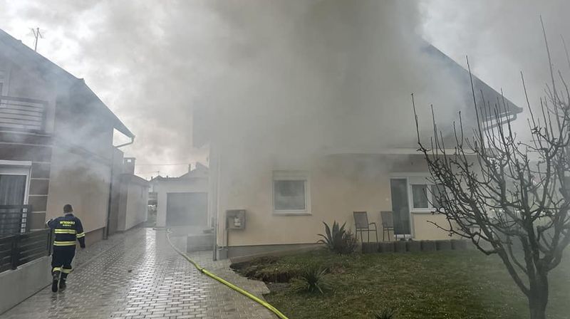 Vatrogasci gasili požar u Sibinju - 3